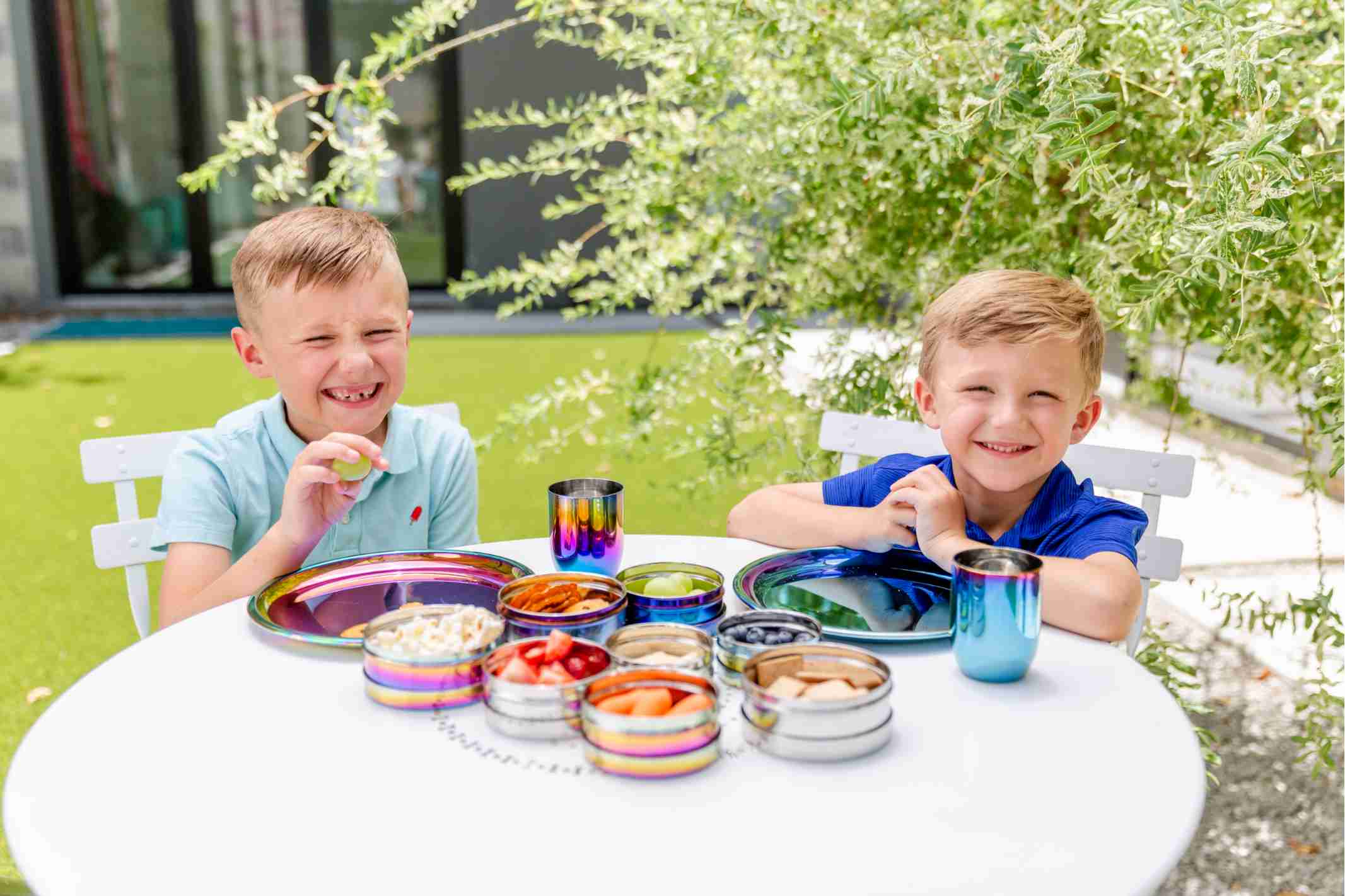 kids eating outside with sustainable stainless steel dishes