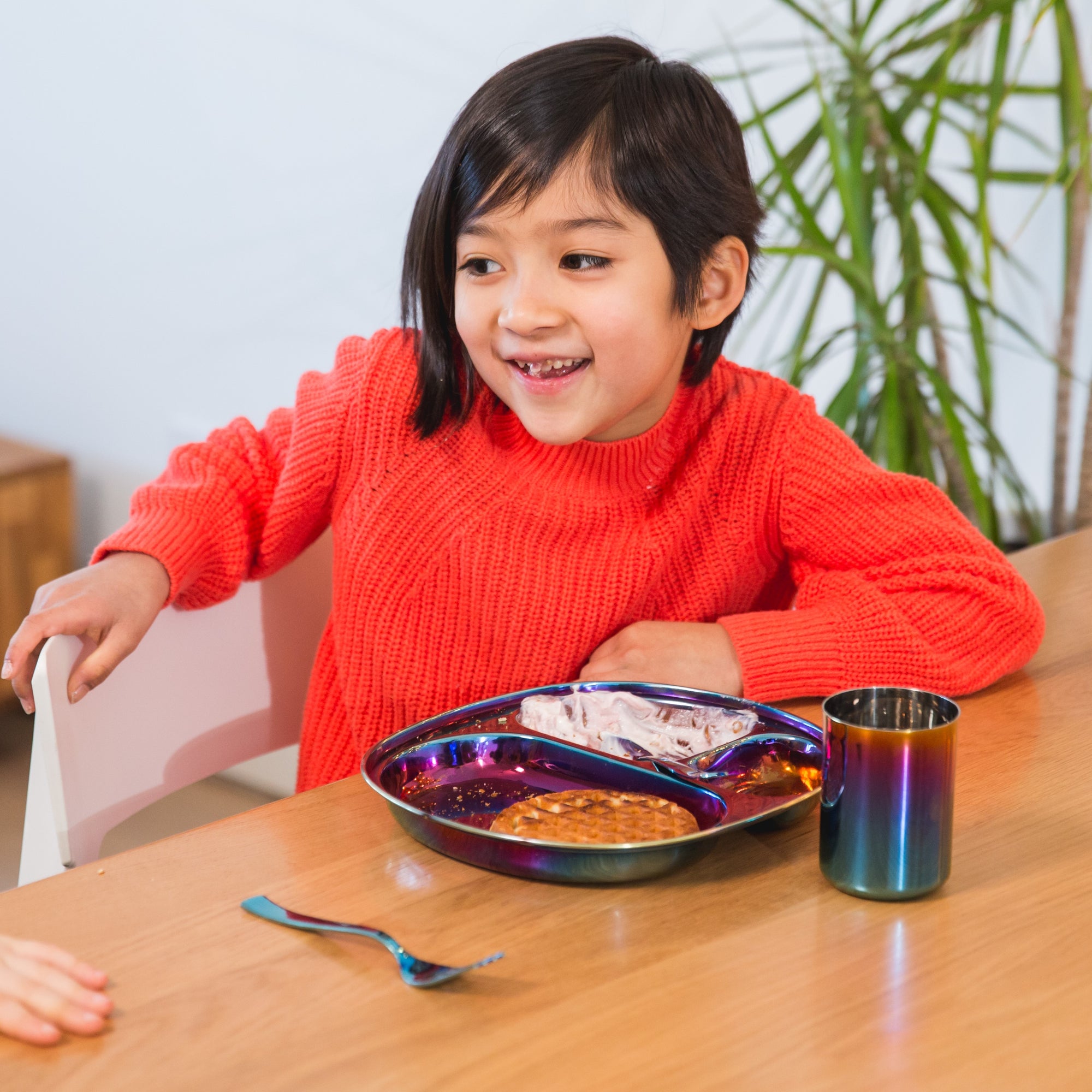 Toddlers learn through exploration of the world around them. By providing structured mealtimes at the dining table, supportive social interaction and guidance while eating - your child will learn about social rules like manners and behaviors